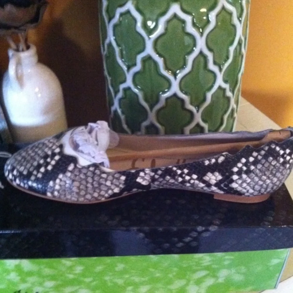 NWB Sam Edelman AUGUSTA Snake Print Casual Flats 6
